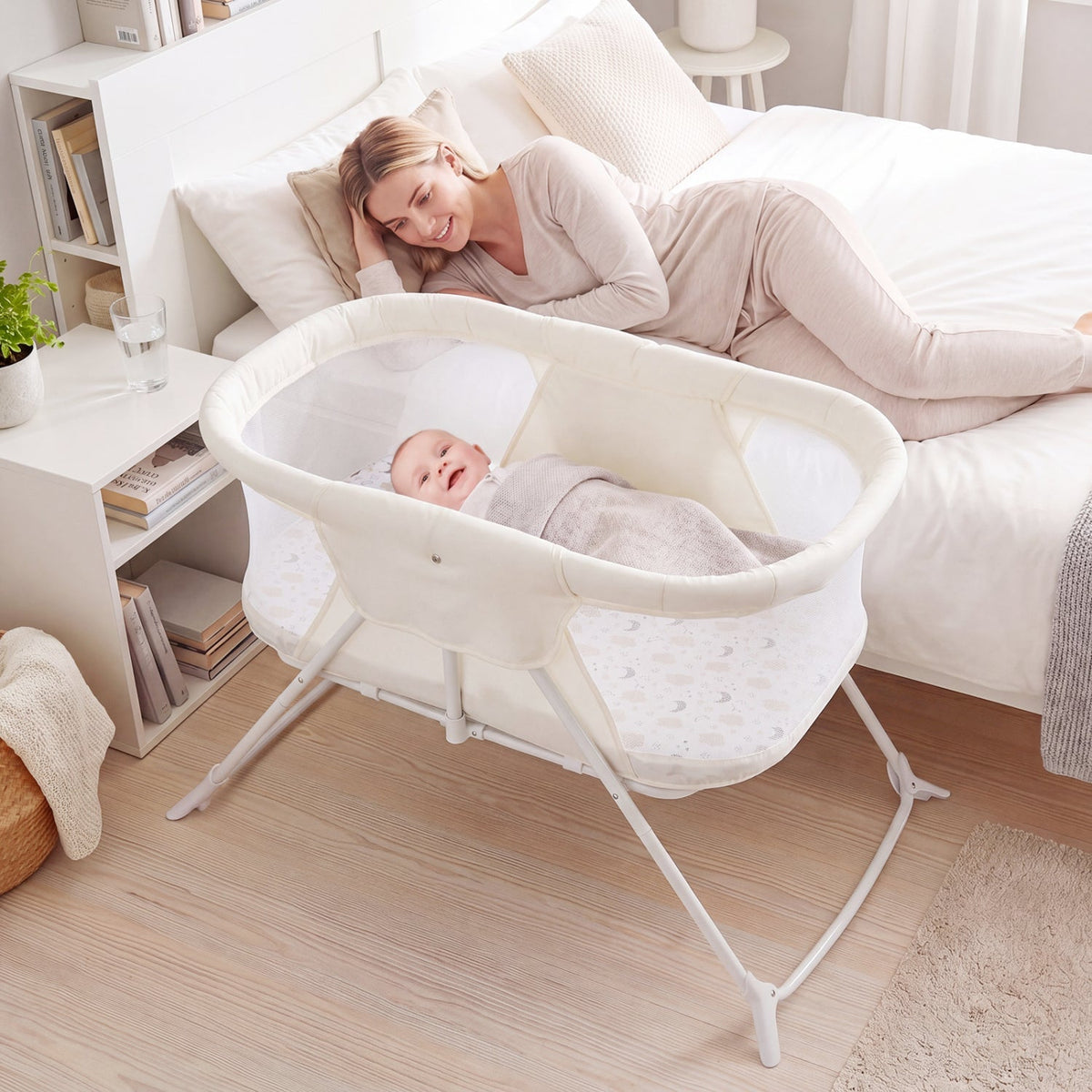 2 in 1 Baby Bassinet with Rocking Motion Foldable Bedside Sleeper with Breathable Mesh